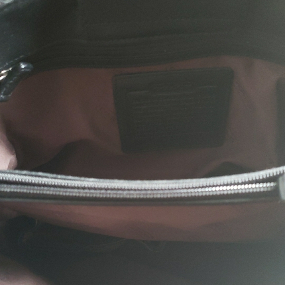 Elegant Black COACH  Tote Bag - Picture 6 of 8